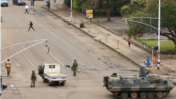 津巴布韋某部隊的一支裝甲車隊在哈拉雷 - 俄羅斯衛星通訊社