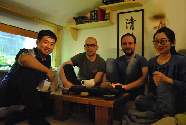 正在錄制節目的“灰摩卡”成員們 - 俄羅斯衛星通訊社