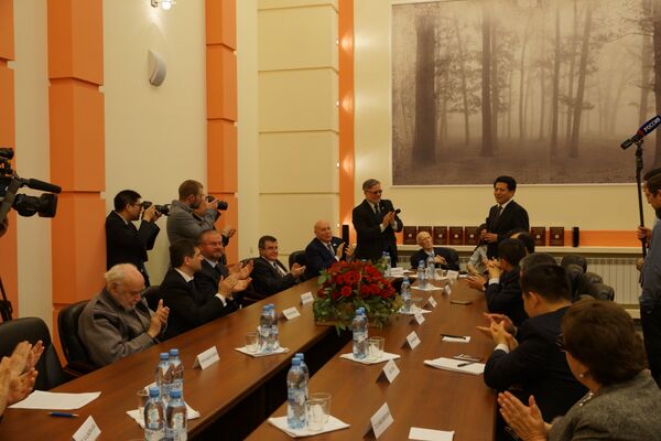 《中國歷史》第十捲髮行儀式 - 俄羅斯衛星通訊社