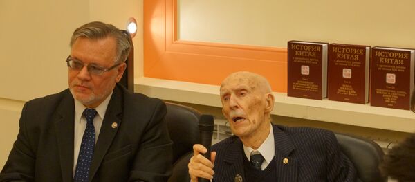 俄罗斯著名历史学家 齐赫文斯基 和 俄科学院远东研究所所长卢贾宁 - 俄罗斯卫星通讯社