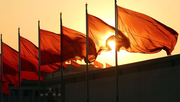 Китайские флаги на восходе - 俄罗斯卫星通讯社