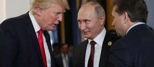 Президент США Дональд Трамп и президент России Владимир Путин в перерыве рабочего заседания лидеров экономик форума АТЭС - 俄罗斯卫星通讯社