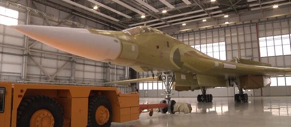 俄图-160M2新型轰炸机出库画面 - 俄罗斯卫星通讯社