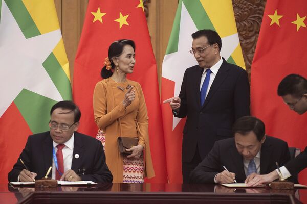 俄罗斯专家认为,王毅的调解使命的独特性在于,是中国,而不是其他某个地区大国,尤其不是穆斯林国家,直接用其穿梭外交来解决地区危机。 俄罗斯专家认为,王毅的调解使命的独特性在于,是中国,而不是其他某个地区大国,尤其不是穆斯林国家,直接用其穿梭外交来解决地区危机。 - 俄罗斯卫星通讯社