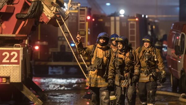 俄聖彼得堡一家汽車市場夜間起火造 - 俄羅斯衛星通訊社