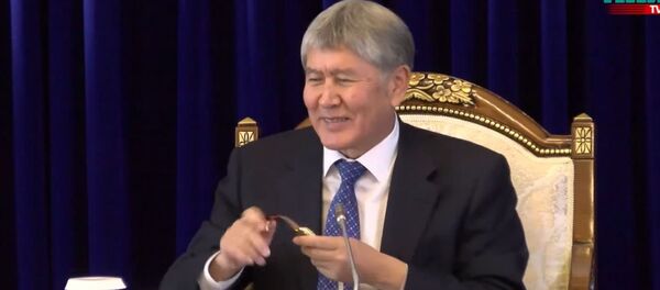 吉尔吉斯斯坦知名报纸主编向总统讨要手表 吉尔吉斯斯坦知名报纸主编向总统讨要手表 - 俄罗斯卫星通讯社