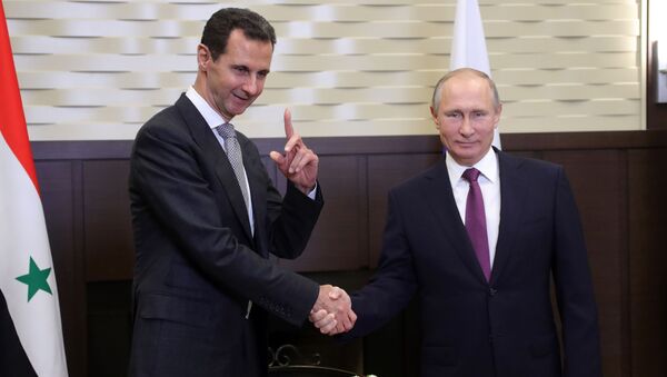 Президент РФ Владимир Путин и президент Сирии Башар Асад (слева) во время встречи - 俄羅斯衛星通訊社