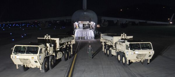 Terminal High Altitude Area Defense (THAAD) missile defense system arrive at Osan air base in Pyeongtaek, South Korea Terminal High Altitude Area Defense (THAAD) missile defense system arrive at Osan air base in Pyeongtaek, South Korea - 俄羅斯衛星通訊社