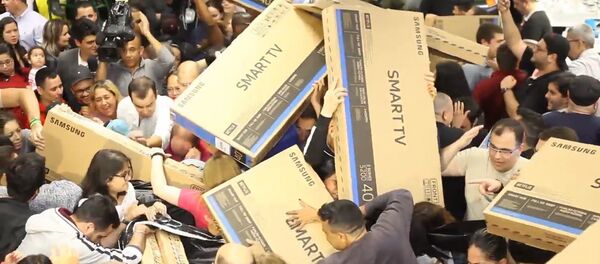 黑色星期五巴西民众“扫货” - 俄罗斯卫星通讯社