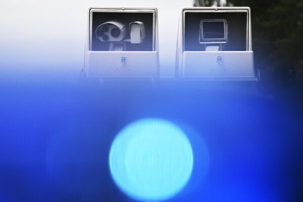 从技术角度来看,用生物识别数据替换验明身份的护照和其他文件现在完全是可行的。例如,人脸识别与眼睛虹膜的结合可以确保人类识别的高度完整性和准确性,这使得对于大多数日常情景而言无需通常纸质文件的生物特征识别成为可能。 从技术角度来看,用生物识别数据替换验明身份的护照和其他文件现在完全是可行的。例如,人脸识别与眼睛虹膜的结合可以确保人类识别的高度完整性和准确性,这使得对于大多数日常情景而言无需通常纸质文件的生物特征识别成为可能。 - 俄罗斯卫星通讯社