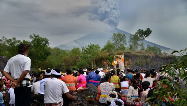 巴厘岛阿贡火山爆发 - 俄罗斯卫星通讯社