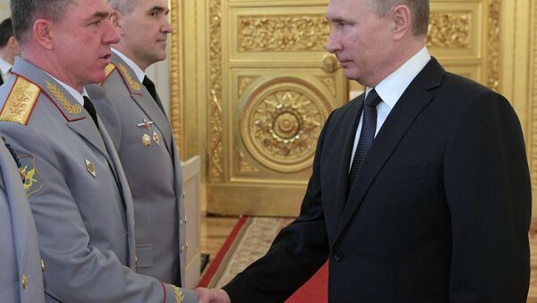 俄總統普京與亞歷山大•茹拉夫廖夫上將 - 俄羅斯衛星通訊社