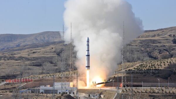 A Long March 6 rocket carrying three Jilin-1 commercial earth observation satellites takes off at Taiyuan Satellite Launch Center - 俄罗斯卫星通讯社