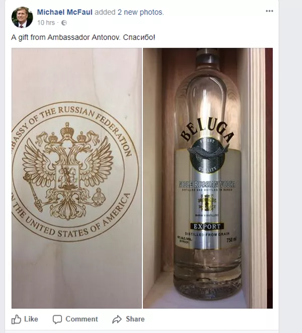 前美駐俄大使感謝俄大使贈送伏特加 前美駐俄大使感謝俄大使贈送伏特加 - 俄羅斯衛星通訊社