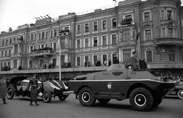 Траурная процессия на площади Маяковского в Москве, 1966 год - 俄罗斯卫星通讯社
