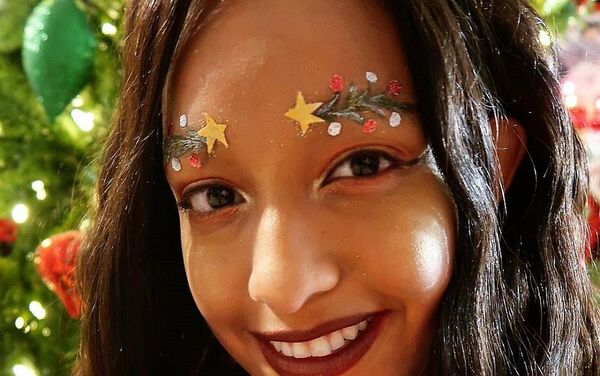 本月美妆潮流：在眉毛上种圣诞树 - 俄罗斯卫星通讯社