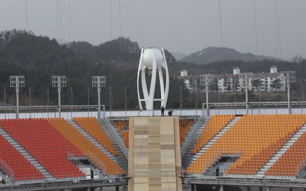 韩联社援引总统秘书室官员的话报道称，从洛桑传来震惊的消息后，文在寅立即下了三条指令：以2018冬奥会组委会的名誉起草一份尊重国际奥委会决定的声明；对文化体育旅游部强调，平昌冬奥会应成为加强两国传统友谊的良好机遇；同时又授权外交部同俄罗斯同行进行闭门磋商，准备对决定来平昌的运动员给予全力支持。 - 俄罗斯卫星通讯社