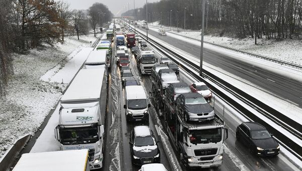 比利时降雪导致交通瘫痪 堵车长龙达1200公里 - 俄罗斯卫星通讯社