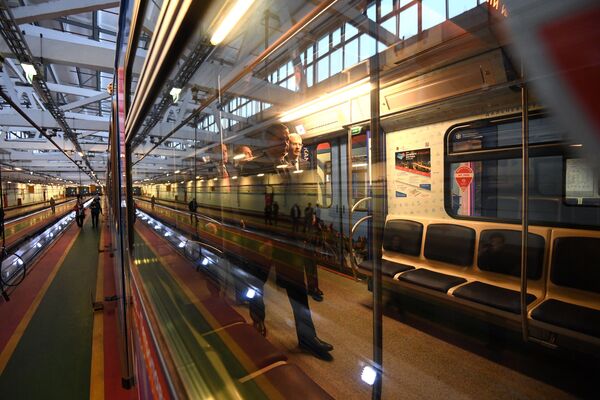 “遠東特快”主題地鐵里車啓用儀式。 - 俄羅斯衛星通訊社