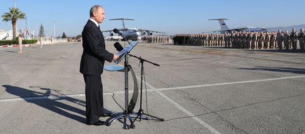 Президент РФ Владимир Путин во время посещения авиабазы Хмеймим в Сирии Президент РФ Владимир Путин во время посещения авиабазы Хмеймим в Сирии - 俄羅斯衛星通訊社