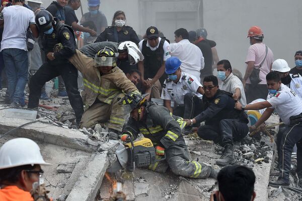 墨西哥城地震中的救援人員 - 俄羅斯衛星通訊社