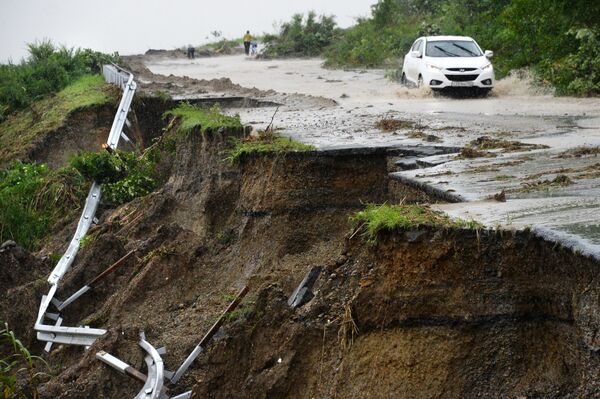 俄羅斯濱海邊疆區受暴雨襲擊的道路 - 俄羅斯衛星通訊社