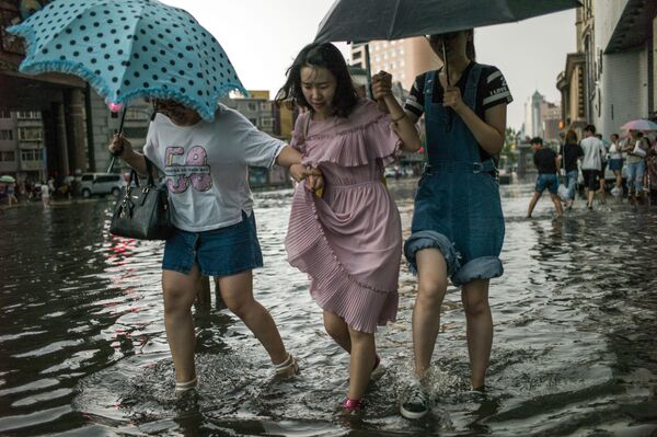 中國瀋陽發大水，街道被淹 - 俄羅斯衛星通訊社