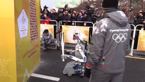 韩国一机器人传递奥林匹克火炬 - 俄罗斯卫星通讯社