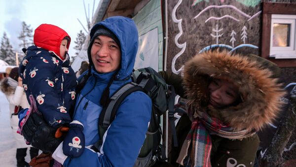 中國旅客在薩米民族村 - 俄羅斯衛星通訊社