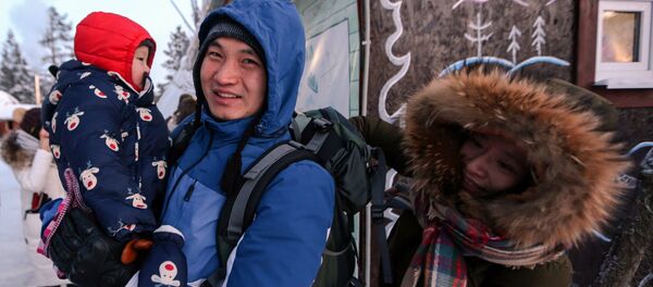 中國旅客在薩米民族村 - 俄羅斯衛星通訊社