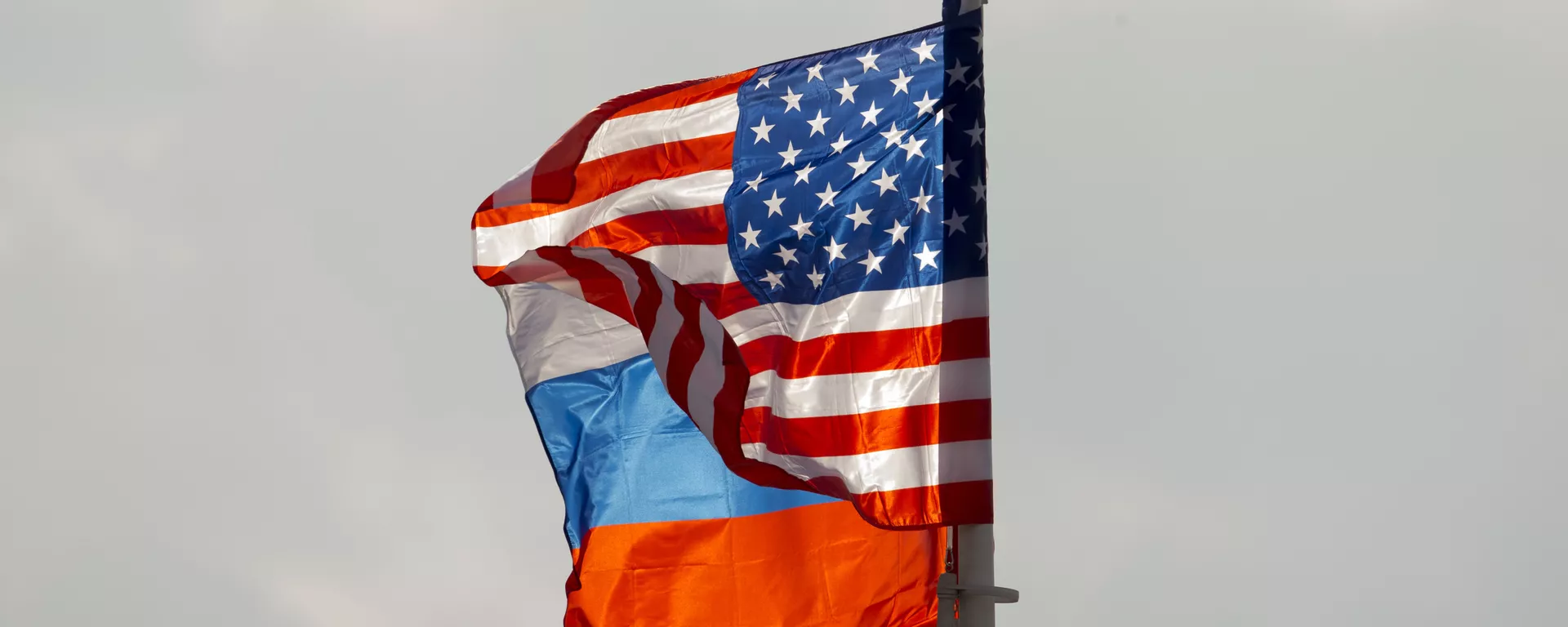 Флаги России и США - 俄罗斯卫星通讯社, 1920, 14.06.2021