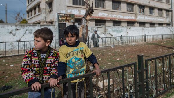 Дети из лагеря беженцев в районе Хомса Баба Амр - 俄羅斯衛星通訊社