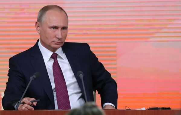 普京在记者会上表示，他将以自荐候选人的方式参加总统选举。 - 俄罗斯卫星通讯社