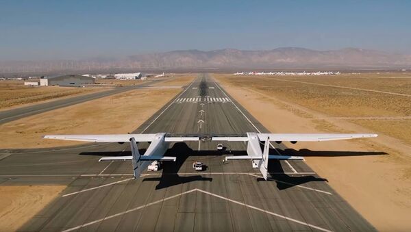 世界最大飞机在美国机场跑道测试 - 俄罗斯卫星通讯社