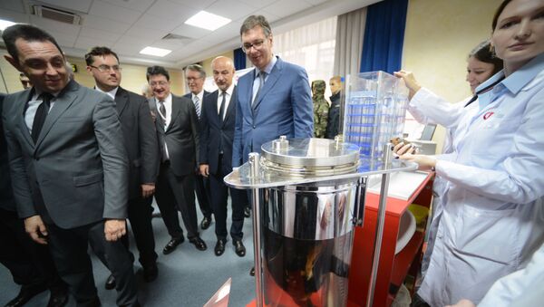 俄副总理向塞尔维亚总统展示俄液体呼吸技术 - 俄罗斯卫星通讯社