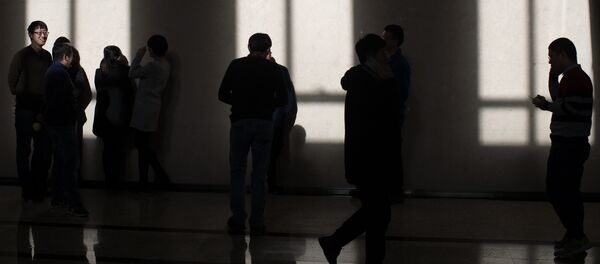 Office workers take a break inside their office building in Beijing - 俄羅斯衛星通訊社