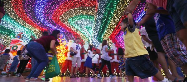 菲律賓“聖誕屋”的參觀者 菲律賓“聖誕屋”的參觀者 - 俄羅斯衛星通訊社