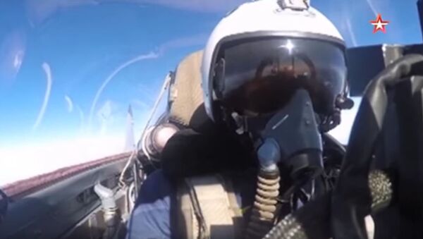 飞行员的视角：拍摄如何在苏-25驾驶舱内进行空战与导弹打击 - 俄罗斯卫星通讯社