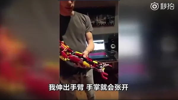 安道爾殘疾少年用樂高為自己打造假肢 - 俄羅斯衛星通訊社
