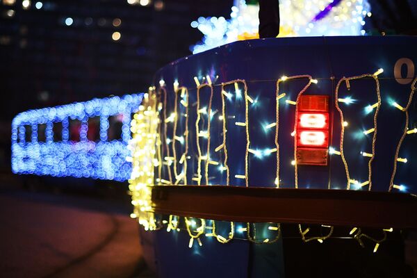 LED灯装饰的新年有轨电车 - 俄罗斯卫星通讯社