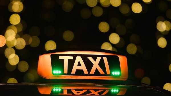 顿河罗斯托夫市一名将四百万卢布还给乘客的出租车司机获得奖励 - 俄罗斯卫星通讯社