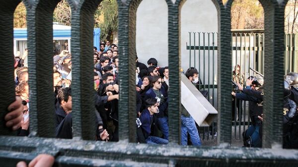 媒體：伊朗抗議集會死亡人數增至10人 - 俄羅斯衛星通訊社