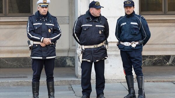 意大利警察员 - 俄罗斯卫星通讯社