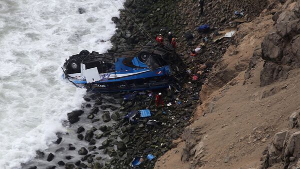媒体：秘鲁客车事故死亡人数增至48人 - 俄罗斯卫星通讯社
