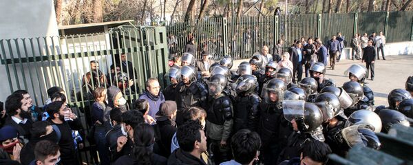 Иранские студенты во время протестов в Тегеране - 俄罗斯卫星通讯社