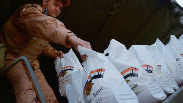 俄軍向敘利亞西部村鎮運送食物 - 俄羅斯衛星通訊社