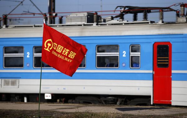 塞尔维亚段--从贝尔格莱德到旧帕佐瓦市的高铁已经在建。李克强在同外尔维亚总理布尔纳比奇会见时指出,这是为加快推进中欧陆海快线建设所采取的措施的一部分。 塞尔维亚段--从贝尔格莱德到旧帕佐瓦市的高铁已经在建。李克强在同外尔维亚总理布尔纳比奇会见时指出,这是为加快推进中欧陆海快线建设所采取的措施的一部分。 - 俄罗斯卫星通讯社