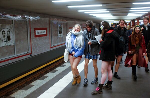 多國舉行“不穿褲子搭地鐵”活動 - 俄羅斯衛星通訊社