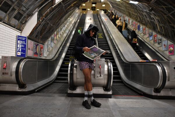 多国举行“不穿裤子搭地铁”活动 - 俄罗斯卫星通讯社