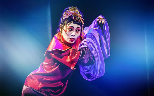 楊歌在“果戈里中心”舞台演劇 楊歌在“果戈里中心”舞台演劇 - 俄羅斯衛星通訊社